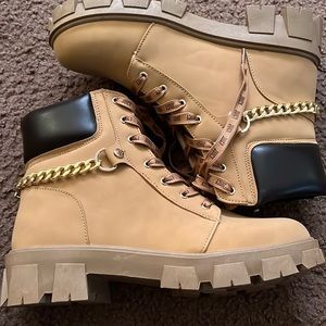 Womens 8.5 suede Juicy Couture Boots